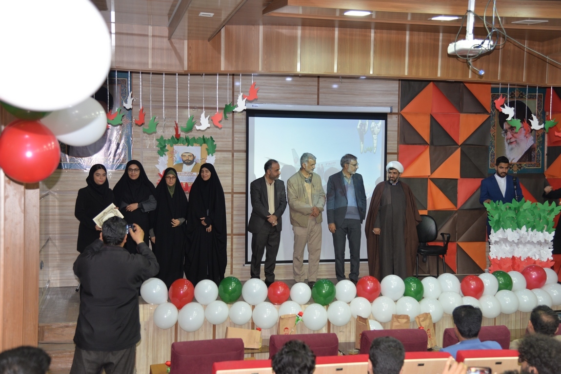 از استبداد تا استقلال؛ روایت جوانان بوشهری از پیروزی انقلاب اسلامی؛ ابهامات همچون غبار جلوی دیدگاه‌ها را نگیرد