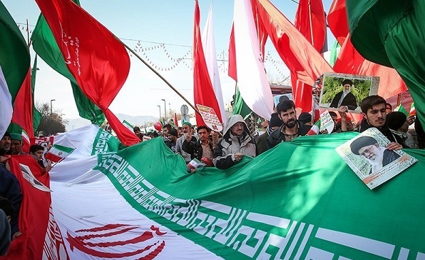 گرمای دل‌ها در سرمای هوا؛ حضور پرشور مردم در راهپیمایی ۲۲ بهمن