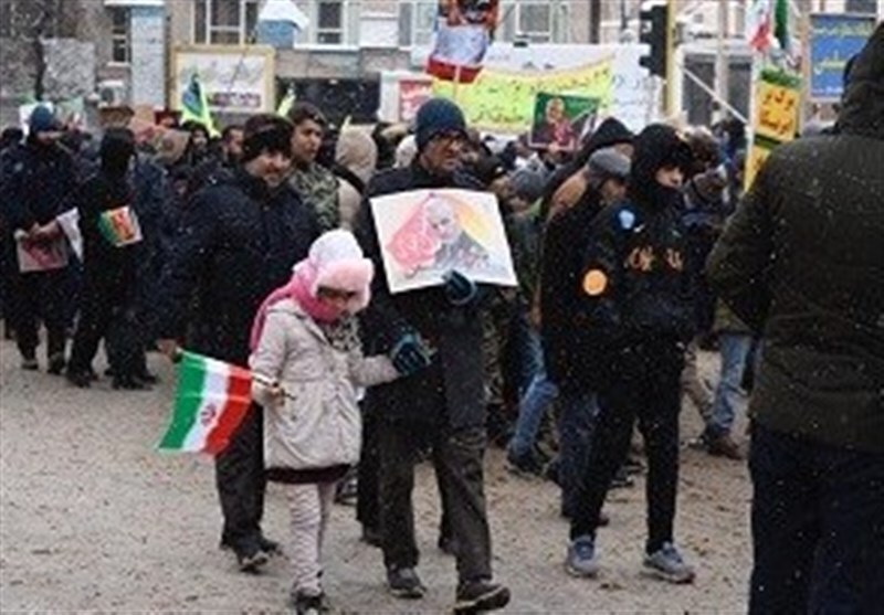 گرمای دل‌ها در سرمای هوا؛ حضور پرشور مردم در راهپیمایی ۲۲ بهمن