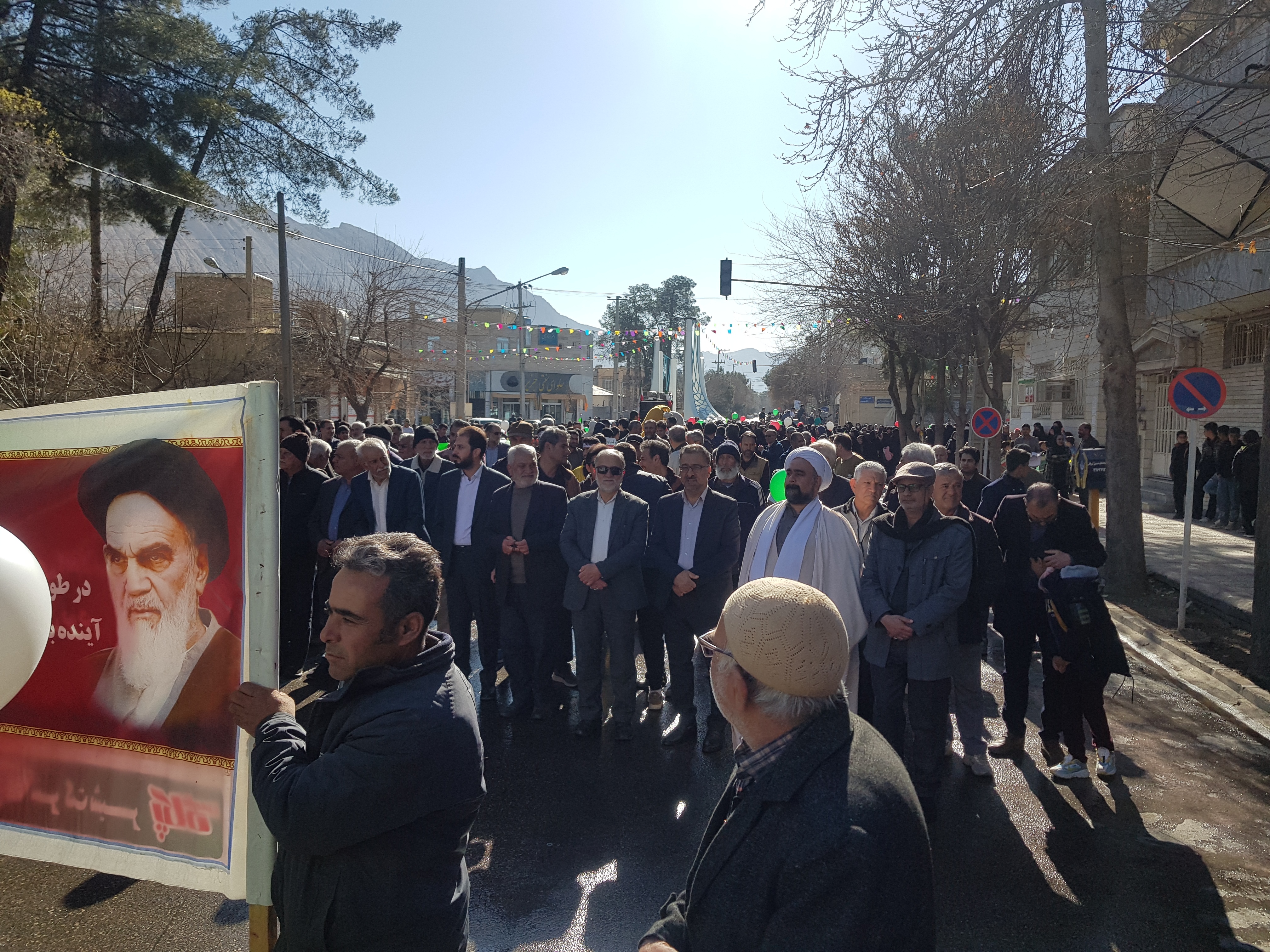 گرمای دل‌ها در سرمای هوا؛ حضور پرشور مردم در راهپیمایی ۲۲ بهمن سراسر کشور