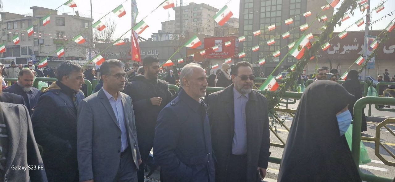 تکرار حماسه ۲۲ بهمن با حضور مردم همیشه در صحنه تهران تکرار حماسه ۲۲ بهمن با حضور مردم همیشه در صحنه تهران