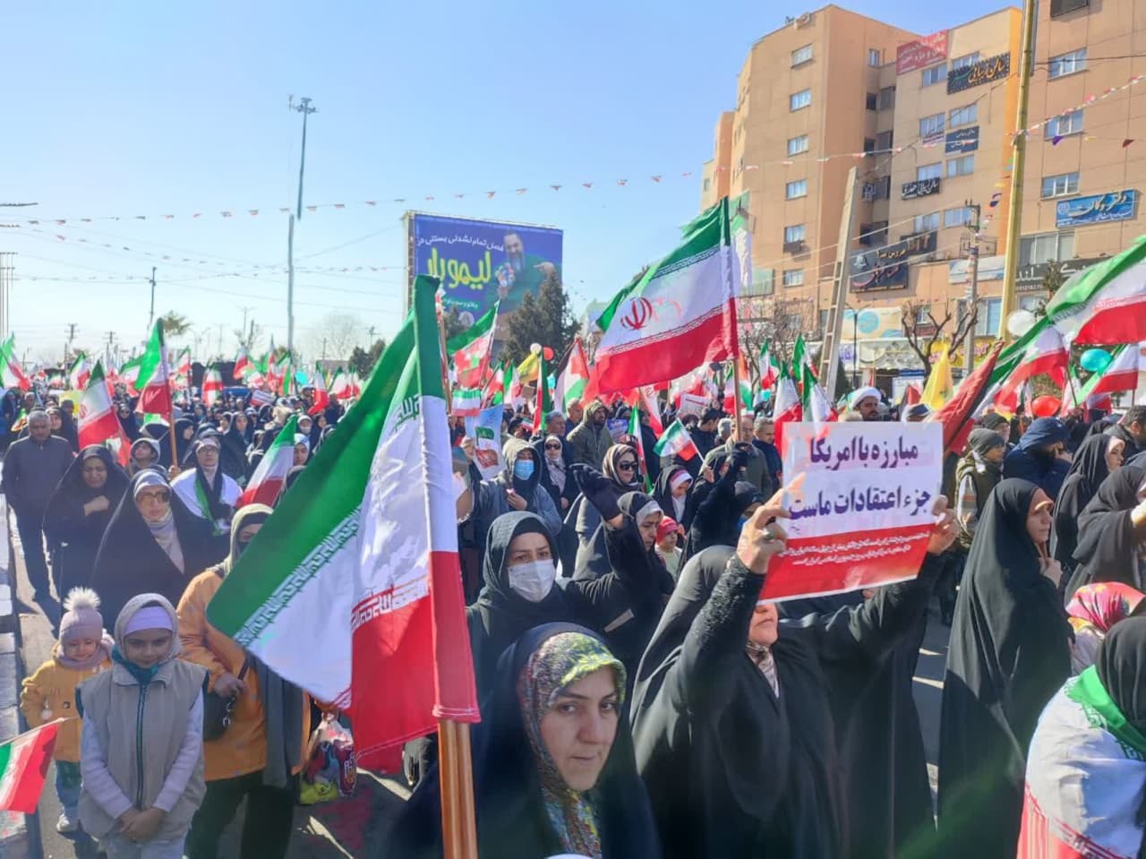 گرمای دلها در سرمای هوا؛ حضور پرشور مردم در راهپیمایی ۲۲ بهمن سراسر کشور گرمای دلها در سرمای هوا؛ حضور پرشور مردم در راهپیمایی ۲۲ بهمن سراسر کشور