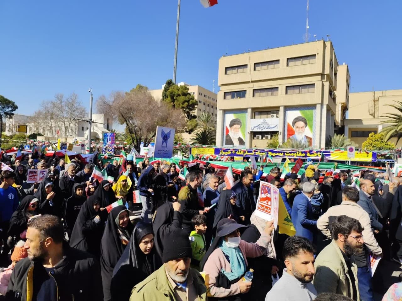 گرمای دل‌ها در سرمای هوا؛ حضور پرشور مردم در راهپیمایی ۲۲ بهمن سراسر کشور