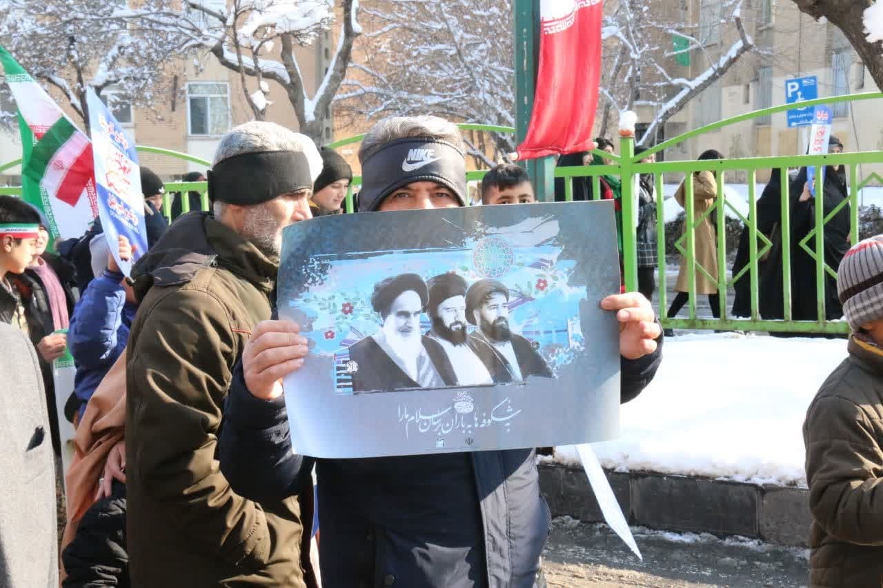 گرمای دل‌ها در سرمای هوا؛ حضور پرشور مردم در راهپیمایی ۲۲ بهمن سراسر کشور