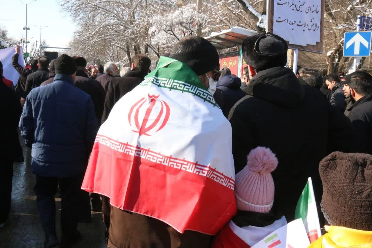 گرمای دل‌ها در سرمای هوا؛ حضور پرشور مردم در راهپیمایی ۲۲ بهمن سراسر کشور