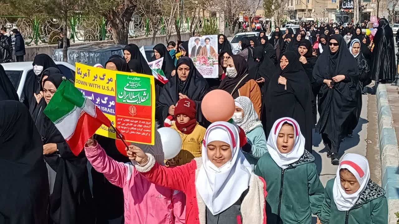 گرمای دل‌ها در سرمای هوا؛ حضور پرشور مردم در راهپیمایی ۲۲ بهمن سراسر کشور