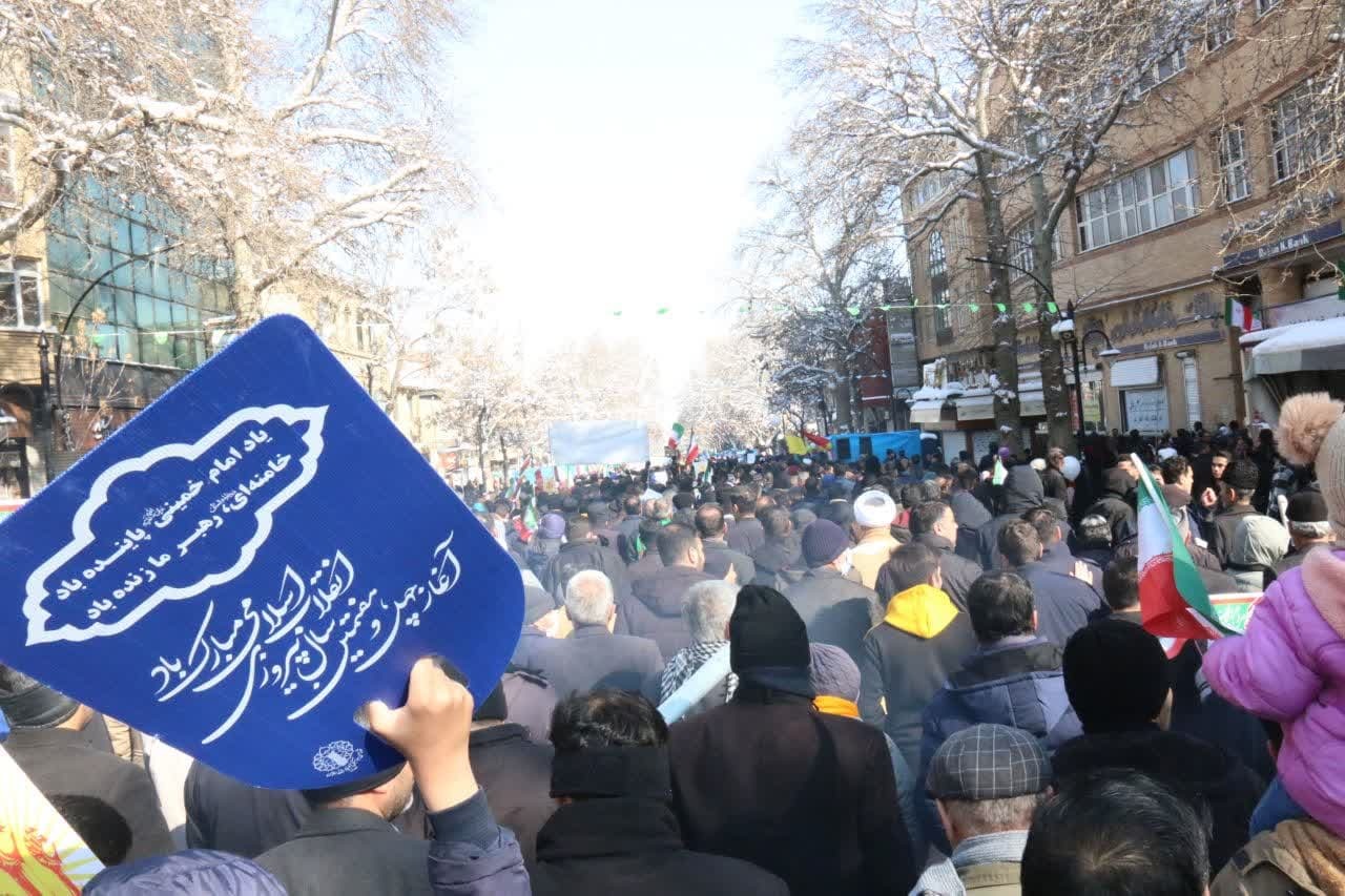 گرمای دل‌ها در سرمای هوا؛ حضور پرشور مردم در راهپیمایی ۲۲ بهمن سراسر کشور