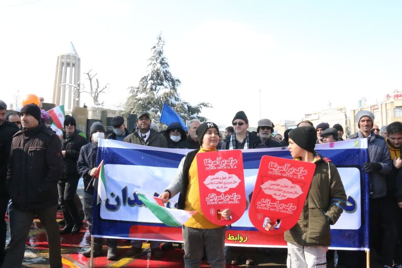 گرمای دل‌ها در سرمای هوا؛ حضور پرشور مردم در راهپیمایی ۲۲ بهمن سراسر کشور