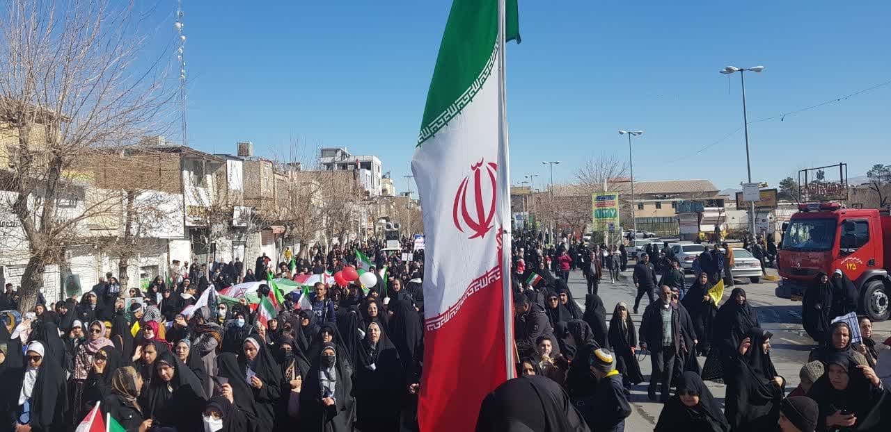 گرمای دل‌ها در سرمای هوا؛ حضور پرشور مردم در راهپیمایی ۲۲ بهمن سراسر کشور