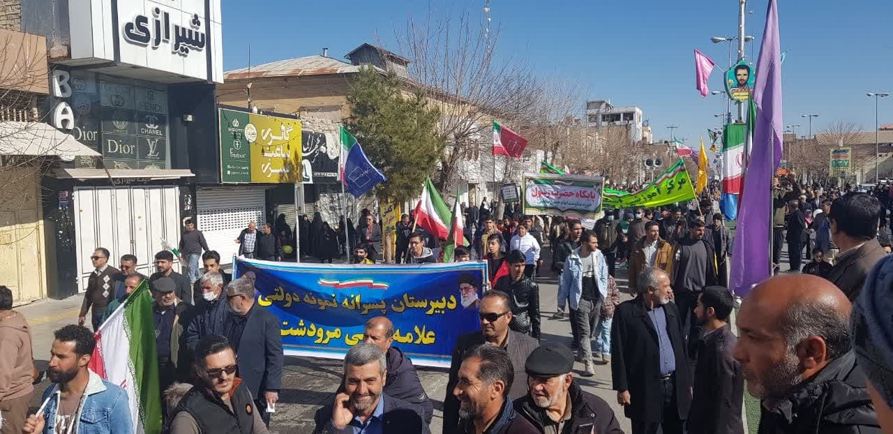 گرمای دلها در سرمای هوا؛ حضور پرشور مردم در راهپیمایی ۲۲ بهمن سراسر کشور گرمای دلها در سرمای هوا؛ حضور پرشور مردم در راهپیمایی ۲۲ بهمن سراسر کشور