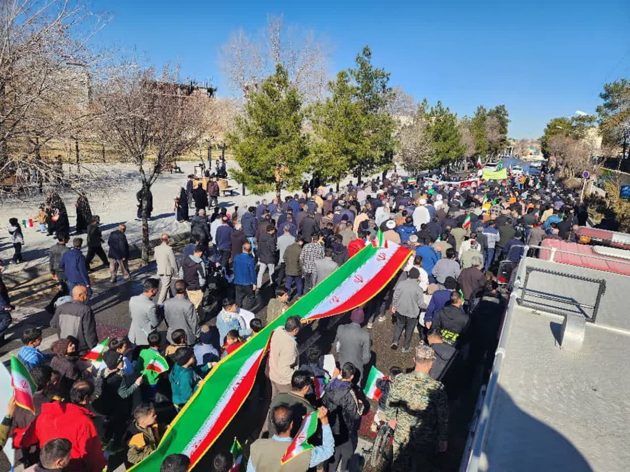 گرمای دل‌ها در سرمای هوا؛ حضور پرشور مردم در راهپیمایی ۲۲ بهمن سراسر کشور