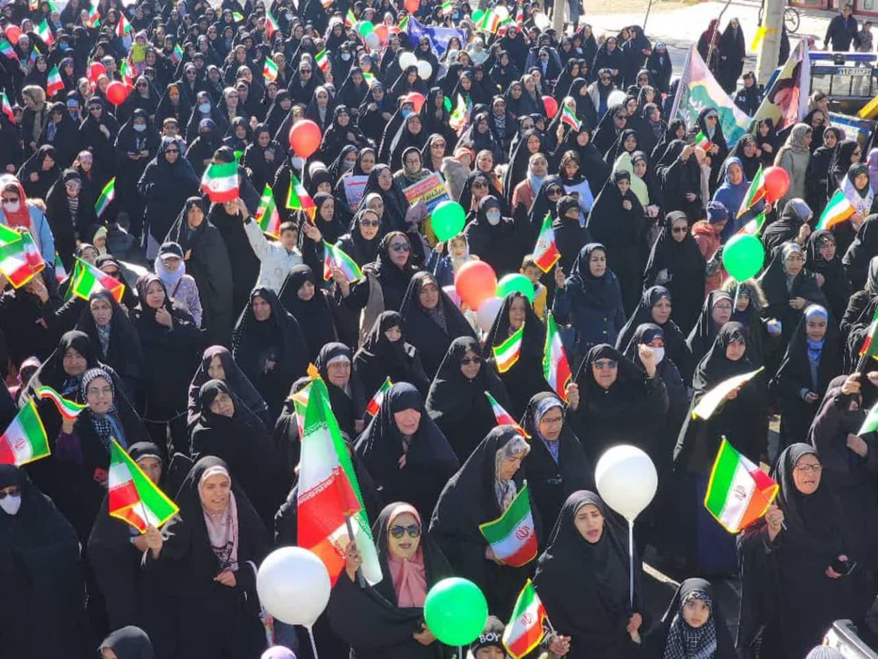 گرمای دل‌ها در سرمای هوا؛ حضور پرشور مردم در راهپیمایی ۲۲ بهمن سراسر کشور