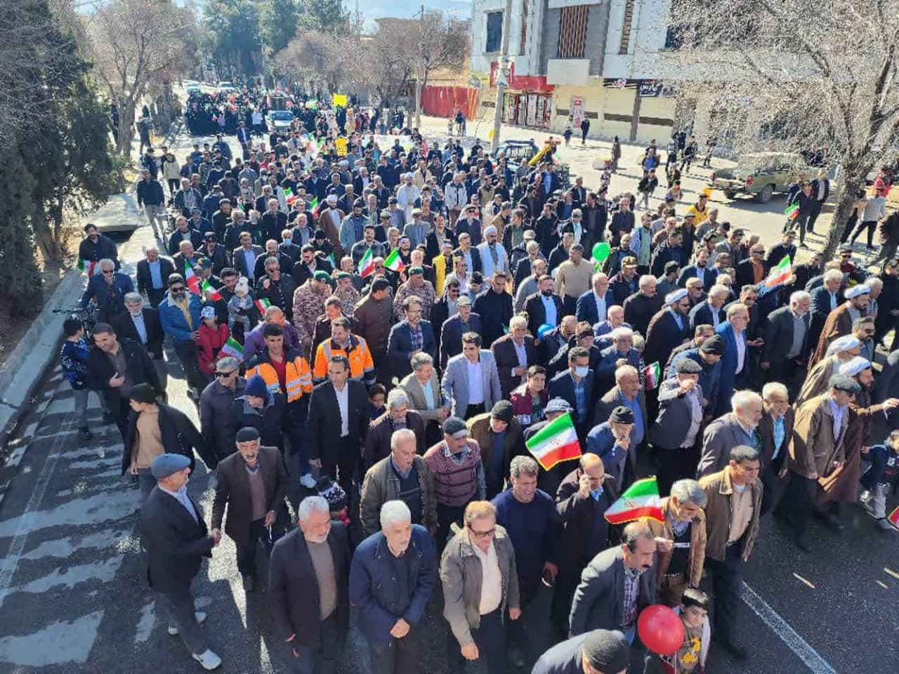 گرمای دل‌ها در سرمای هوا؛ حضور پرشور مردم در راهپیمایی ۲۲ بهمن سراسر کشور