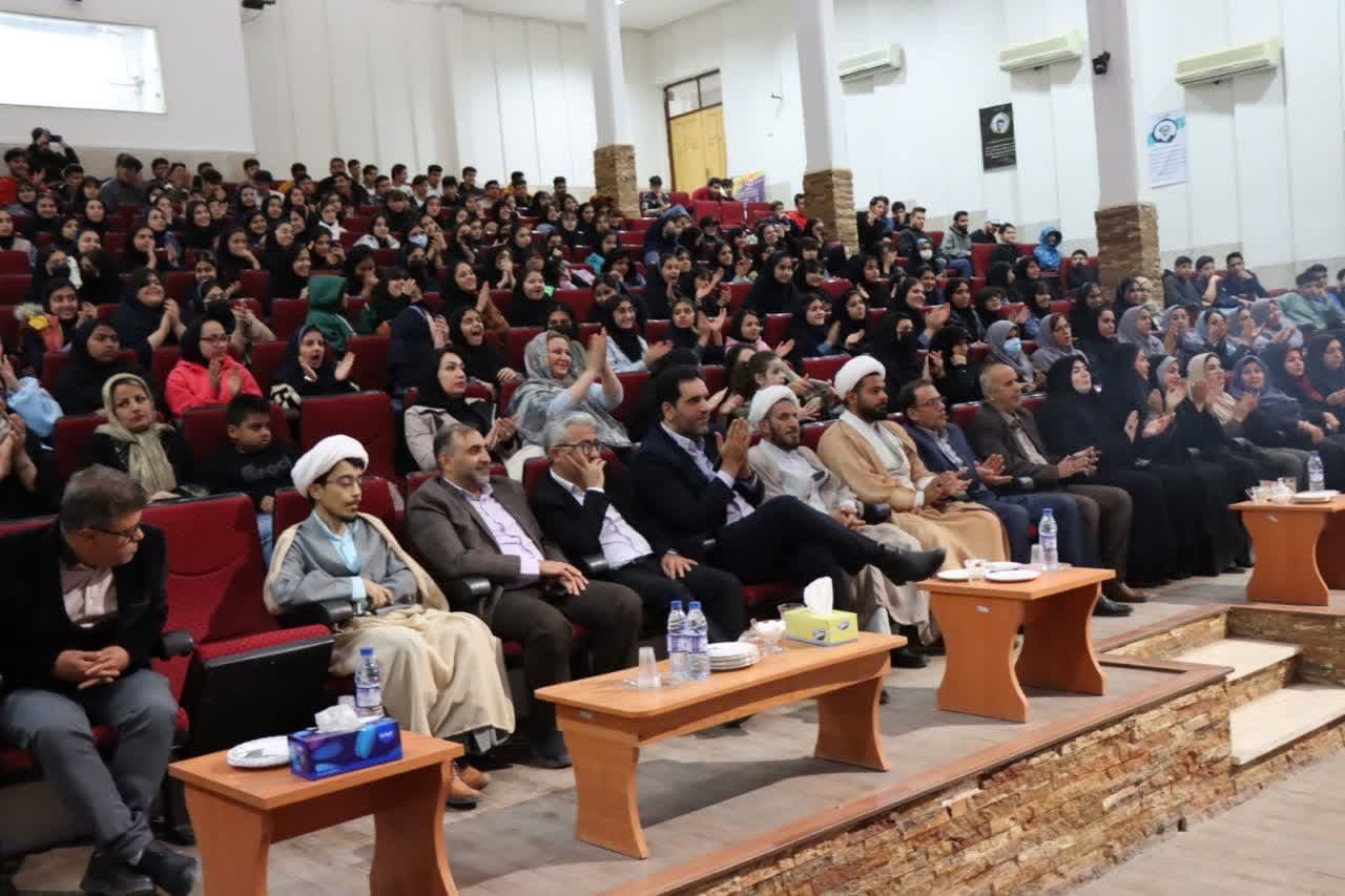 لزوم انتقال ارزشها و آرمانهای انقلاب اسلامی به نسل جدید لزوم انتقال ارزشها و آرمانهای انقلاب اسلامی به نسل جدید