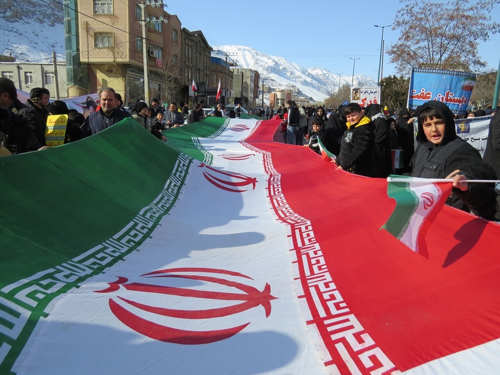 گرمای دل‌ها در سرمای هوا؛ حضور پرشور مردم در راهپیمایی ۲۲ بهمن سراسر کشور