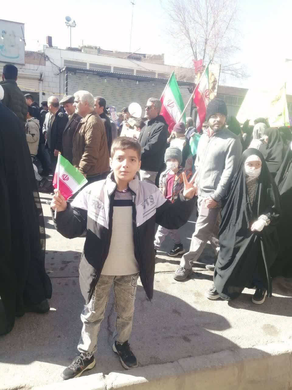 گرمای دل‌ها در سرمای هوا؛ حضور پرشور مردم در راهپیمایی ۲۲ بهمن سراسر کشور