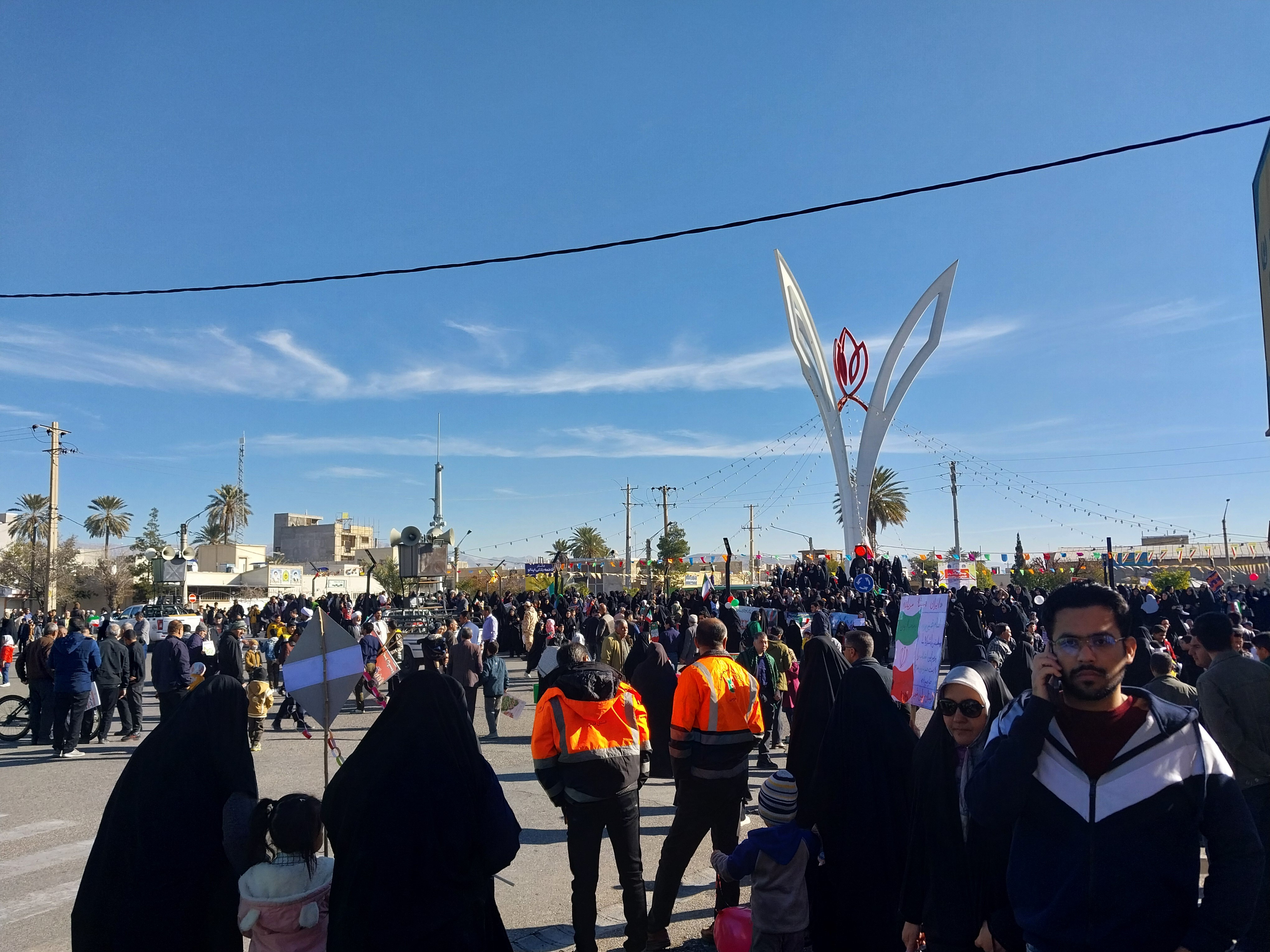 گرمای دل‌ها در سرمای هوا؛ حضور پرشور مردم در راهپیمایی ۲۲ بهمن سراسر کشور