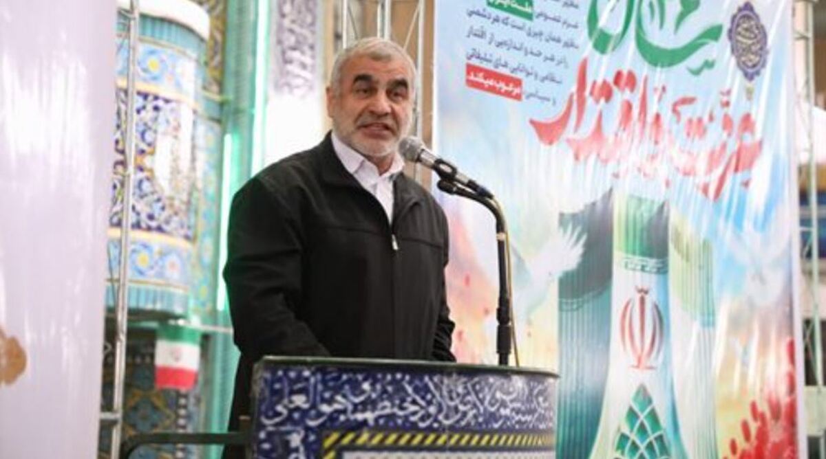 نیکزاد: کشور نباید معطل مذاکره و لبخند دیپلماتیک دشمن بماند