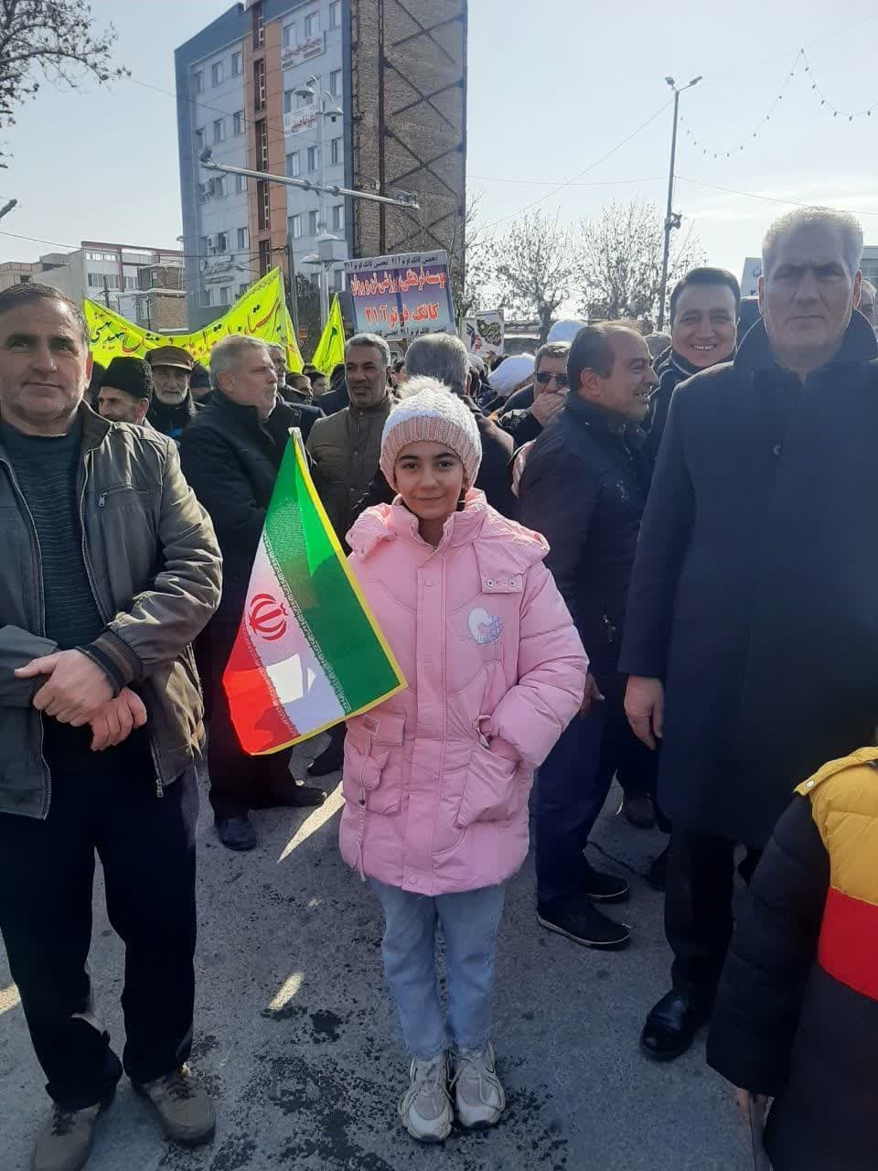 گرمای دل‌ها در سرمای هوا؛ حضور پرشور مردم در راهپیمایی ۲۲ بهمن سراسر کشور