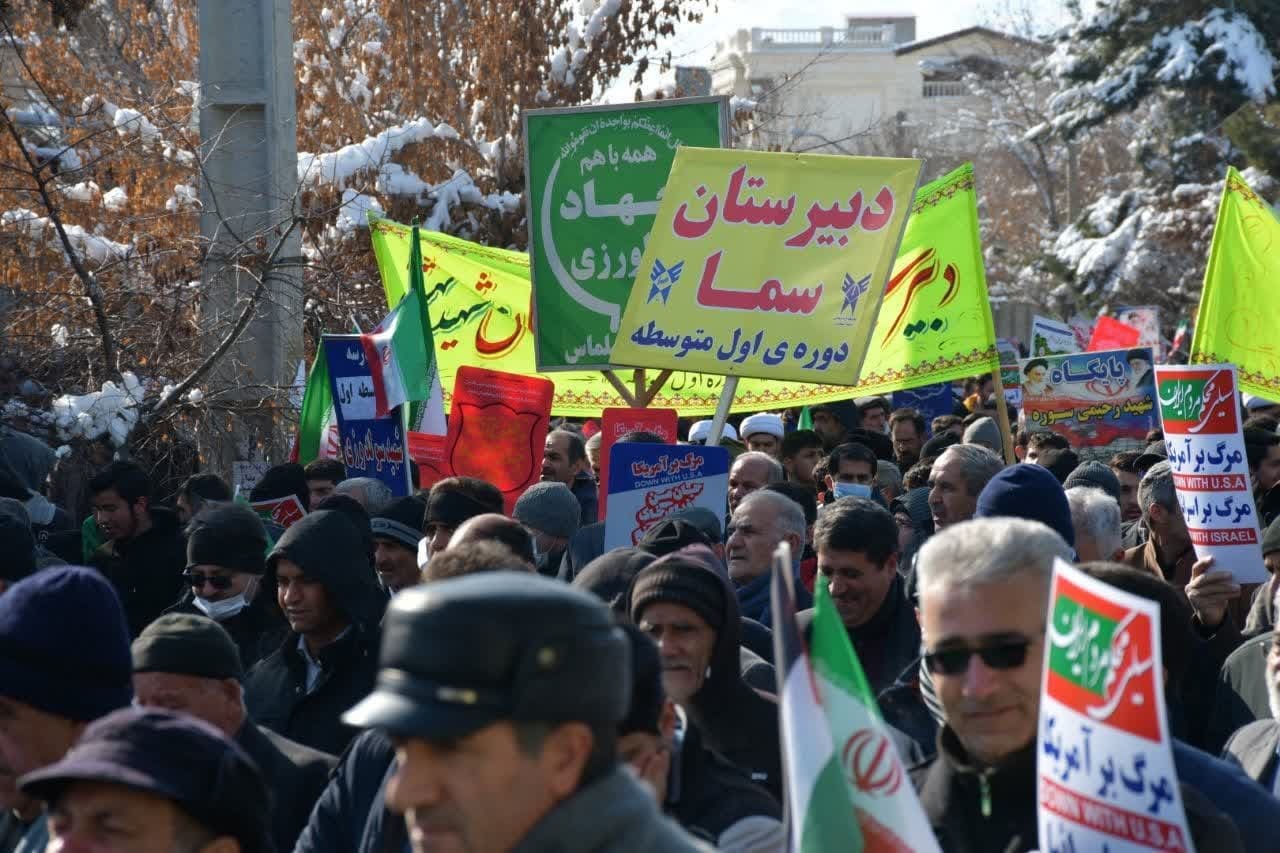 گرمای دل‌ها در سرمای هوا؛ حضور پرشور مردم در راهپیمایی ۲۲ بهمن سراسر کشور