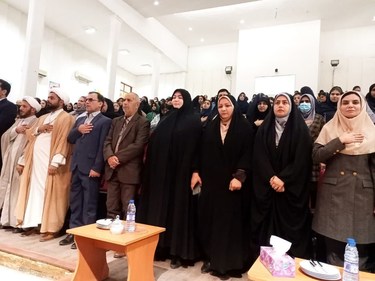 انقلاب اسلامی هیمنه استکبار و طاغوت را در هم کوبید انقلاب اسلامی هیمنه استکبار و طاغوت را در هم کوبید