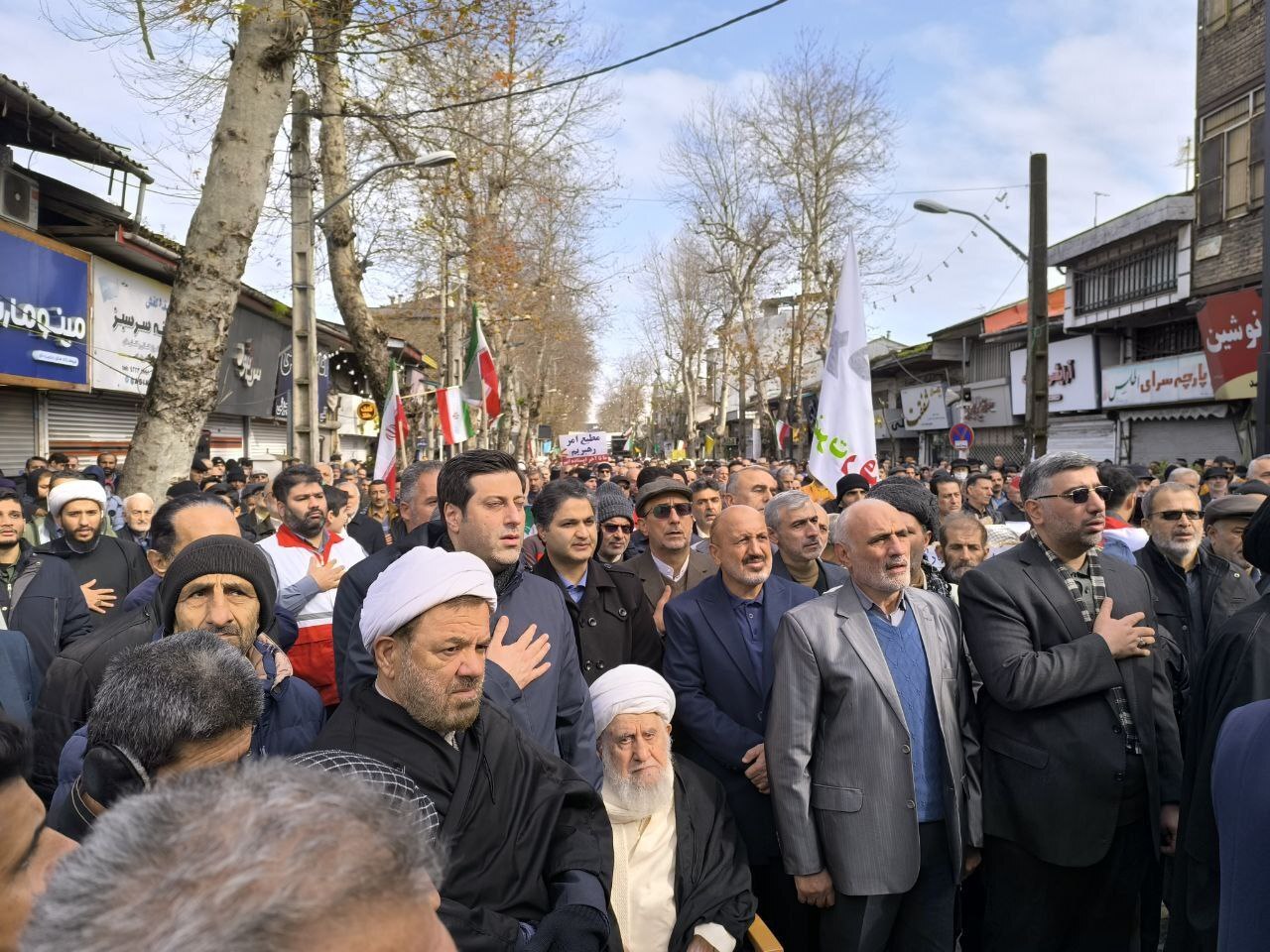 گرمای دل‌ها در سرمای هوا؛ حضور پرشور مردم در راهپیمایی ۲۲ بهمن سراسر کشور