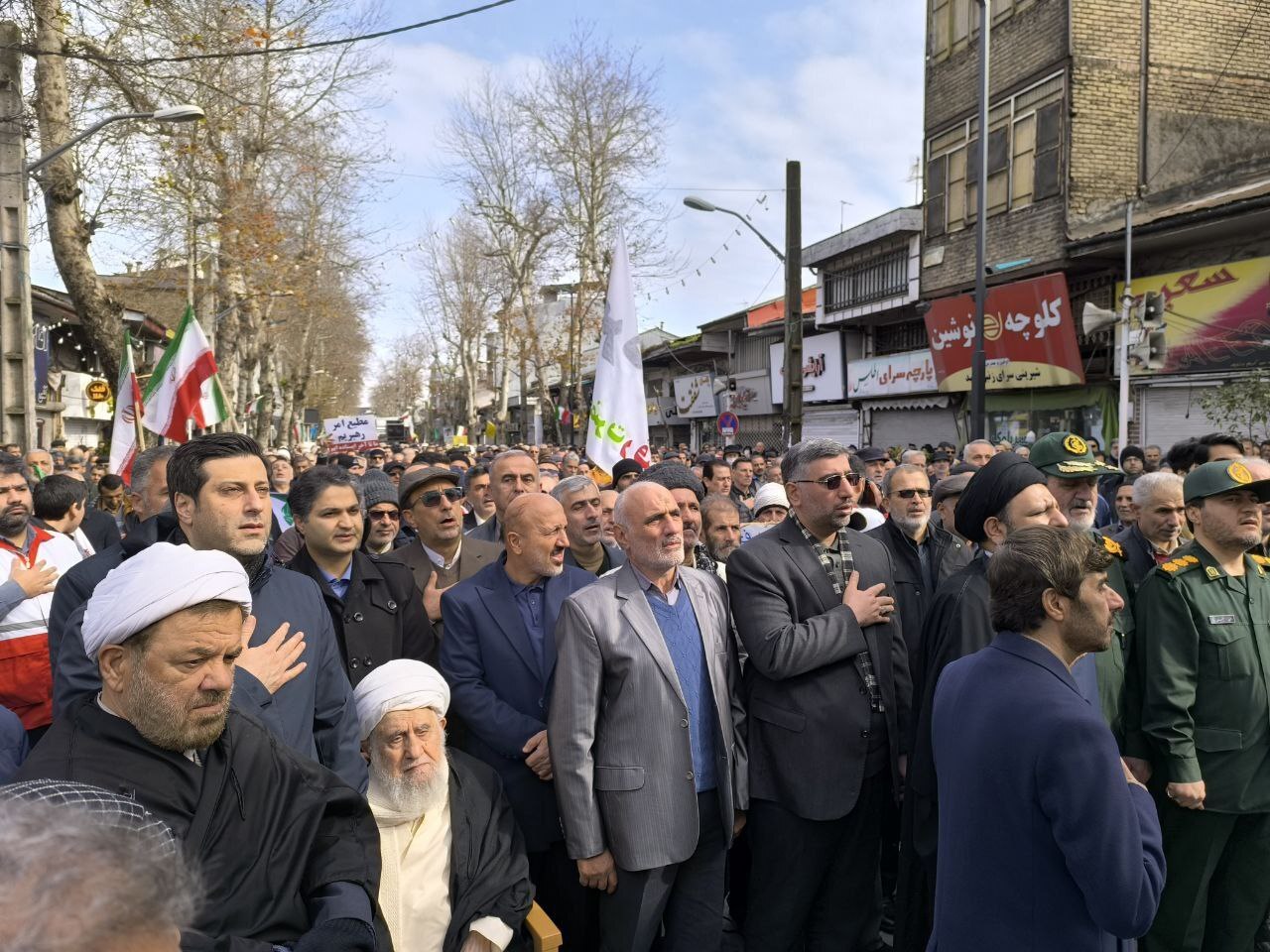 گرمای دل‌ها در سرمای هوا؛ حضور پرشور مردم در راهپیمایی ۲۲ بهمن سراسر کشور