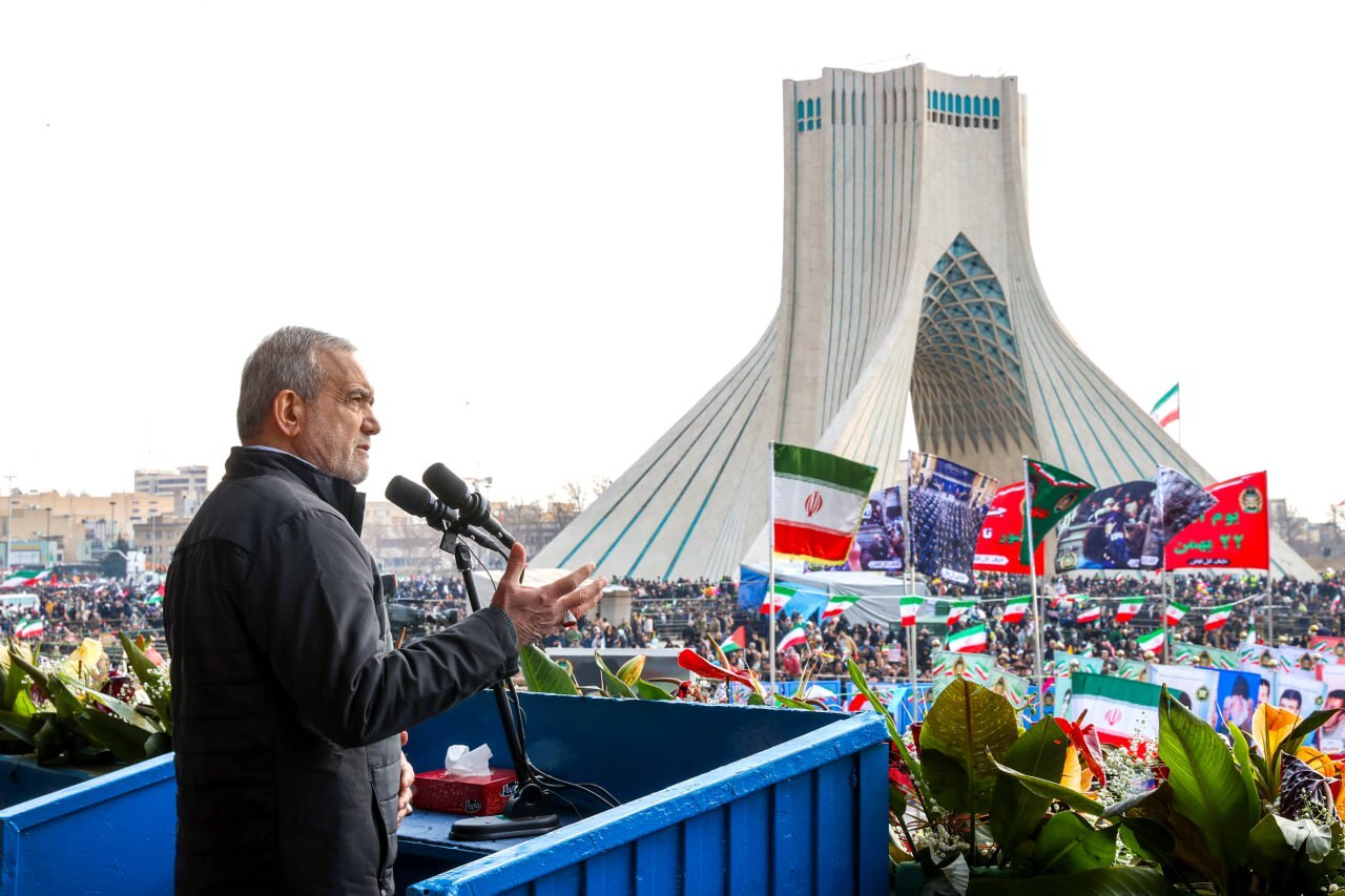 تکرار حماسه ۲۲ بهمن با حضور مردم همیشه در صحنه تهران