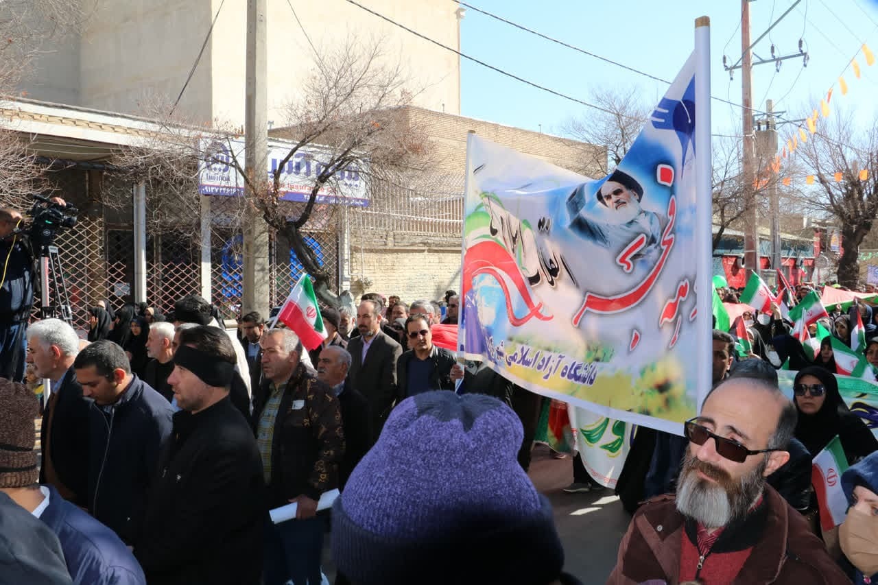 گرمای دل‌ها در سرمای هوا؛ حضور پرشور مردم در راهپیمایی ۲۲ بهمن سراسر کشور