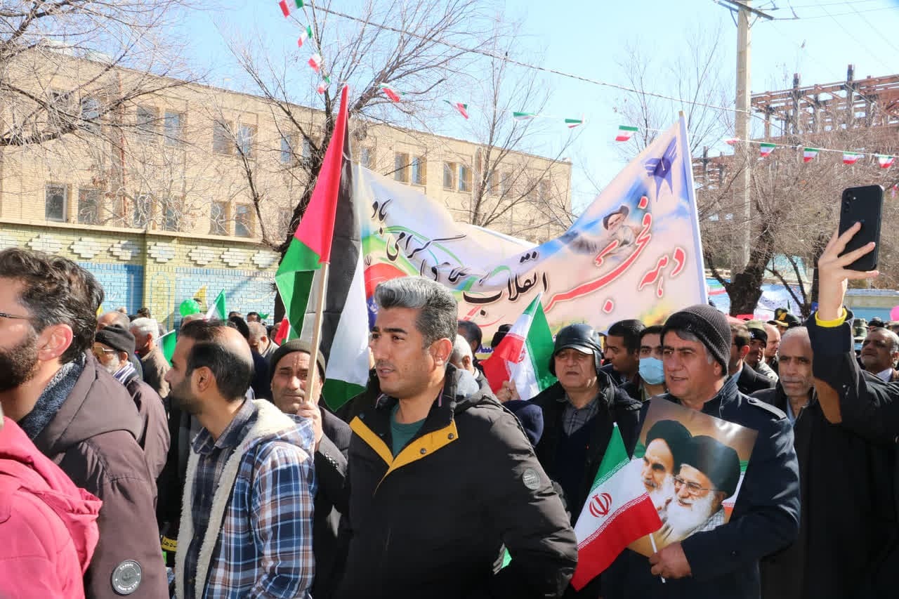 گرمای دل‌ها در سرمای هوا؛ حضور پرشور مردم در راهپیمایی ۲۲ بهمن سراسر کشور