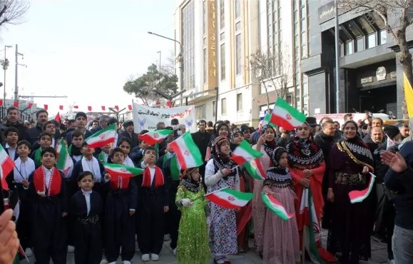 گرمای دل‌ها در سرمای هوا؛ حضور پرشور مردم در راهپیمایی ۲۲ بهمن سراسر کشور