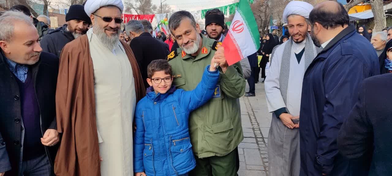 گرمای دل‌ها در سرمای هوا؛ حضور پرشور مردم در راهپیمایی ۲۲ بهمن سراسر کشور