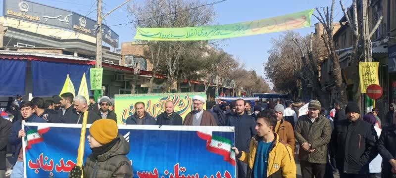 گرمای دل‌ها در سرمای هوا؛ حضور پرشور مردم در راهپیمایی ۲۲ بهمن سراسر کشور