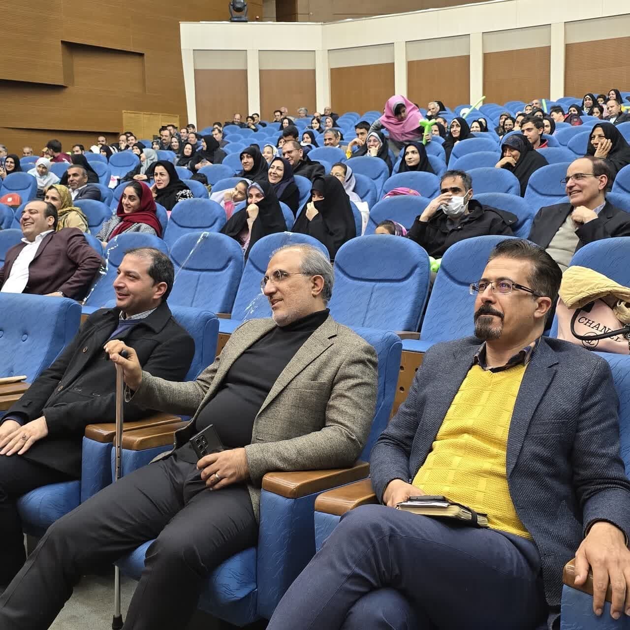 نمایشگاه «عصر امید»؛ نمادی از همدلی و توانمندی‌های بی‌نظیر دانشگاه آزاد اسلامی