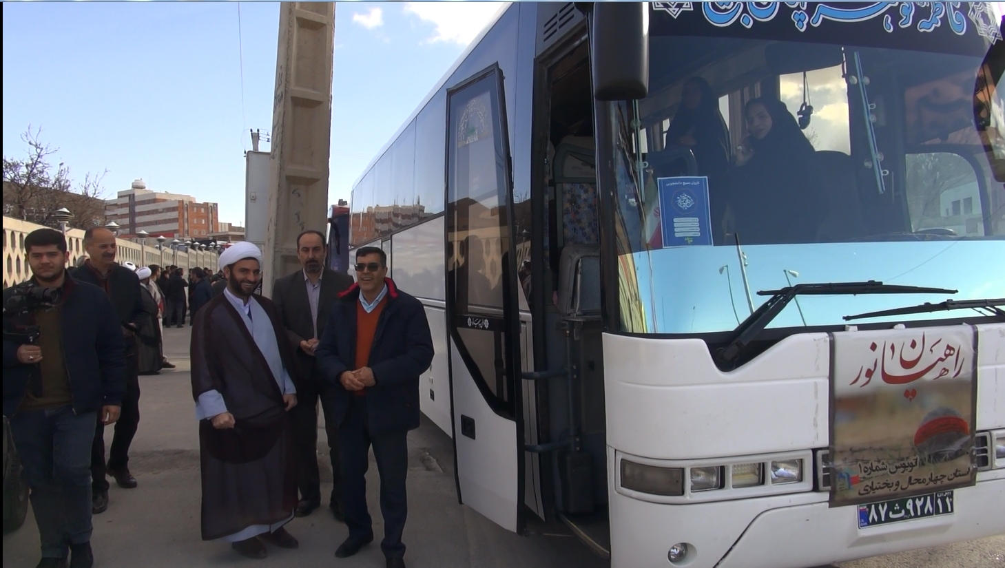 ۱۲۰ دانشجوی دانشگاه آزاد چهارمحال و بختیاری راهی مناطق جنگی جنوب شدند ۱۲۰ دانشجوی دانشگاه آزاد چهارمحال و بختیاری راهی مناطق جنگی جنوب شدند