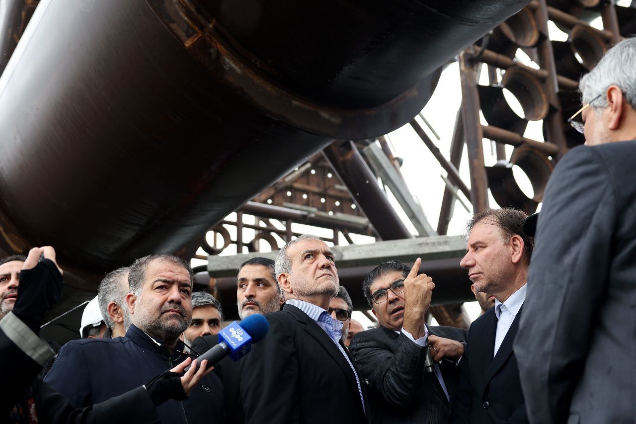 الحاق ۱۰ فروند شناور ناجی به سازمان بنادر/ بازدید پزشکیان از صنایع کشتیسازی شهید محلاتی +عکس الحاق ۱۰ فروند شناور ناجی به سازمان بنادر/ بازدید پزشکیان از صنایع کشتیسازی شهید محلاتی +عکس