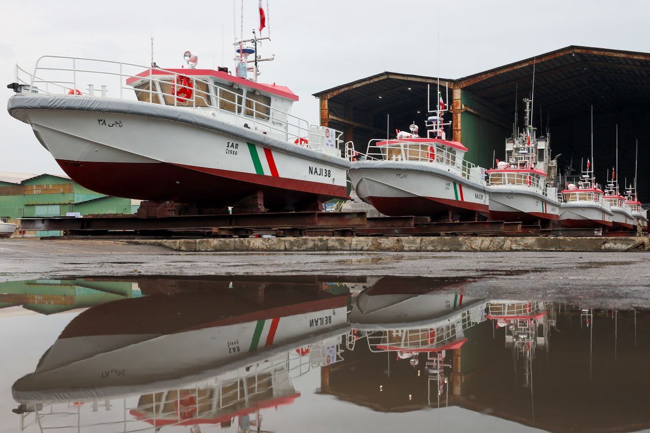 الحاق ۱۰ فروند شناور ناجی به سازمان بنادر/ بازدید پزشکیان از صنایع کشتی‌سازی شهید محلاتی +عکس