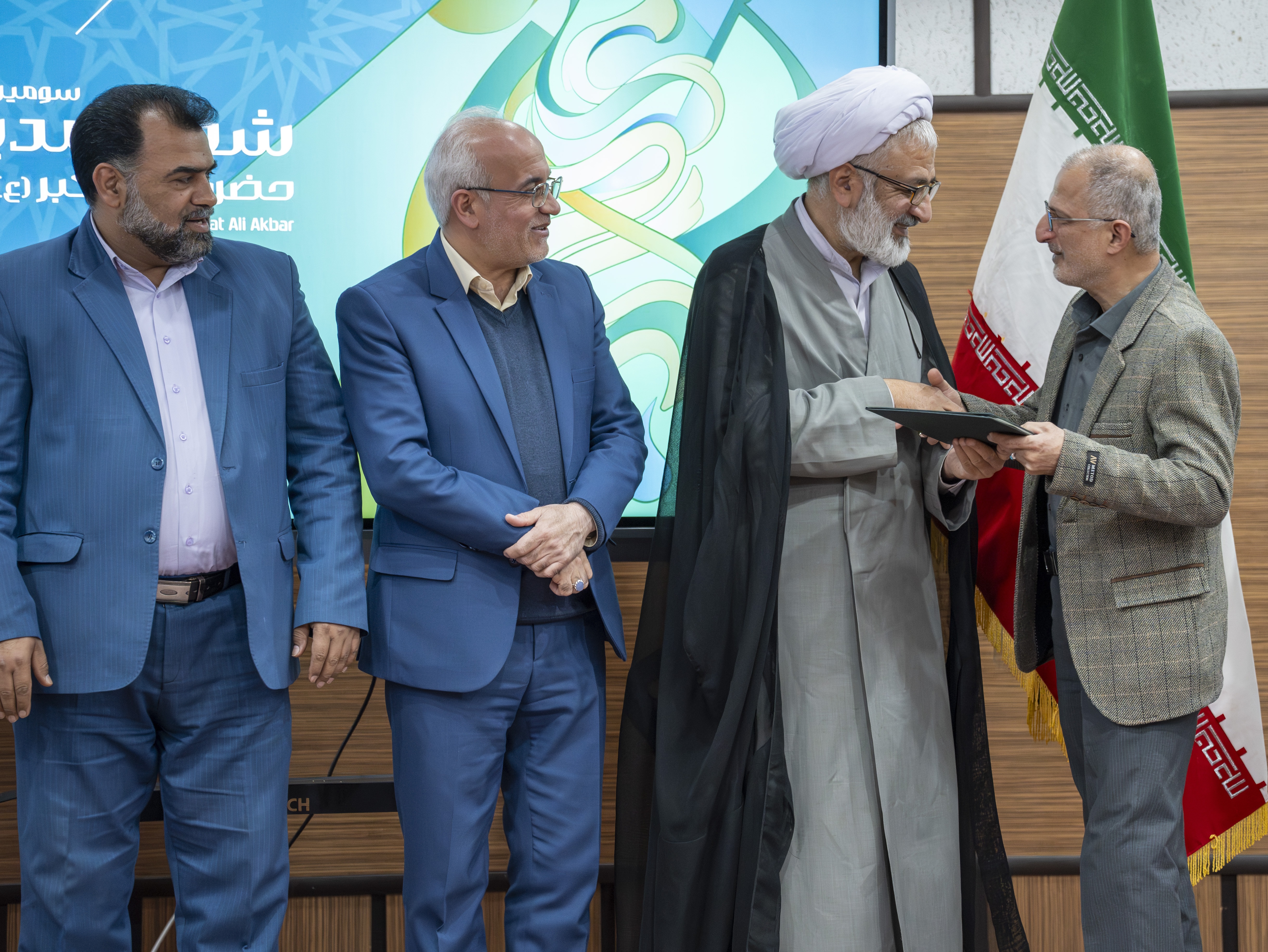 راز محبوبیت حضرت علی اکبر(ع) نزد ائمه اطهار(ع)؛ چرا امام زمان(عج) آرزوی همنشینی با او را دارد؟ راز محبوبیت حضرت علی اکبر(ع) نزد ائمه اطهار(ع)؛ چرا امام زمان(عج) آرزوی همنشینی با او را دارد؟