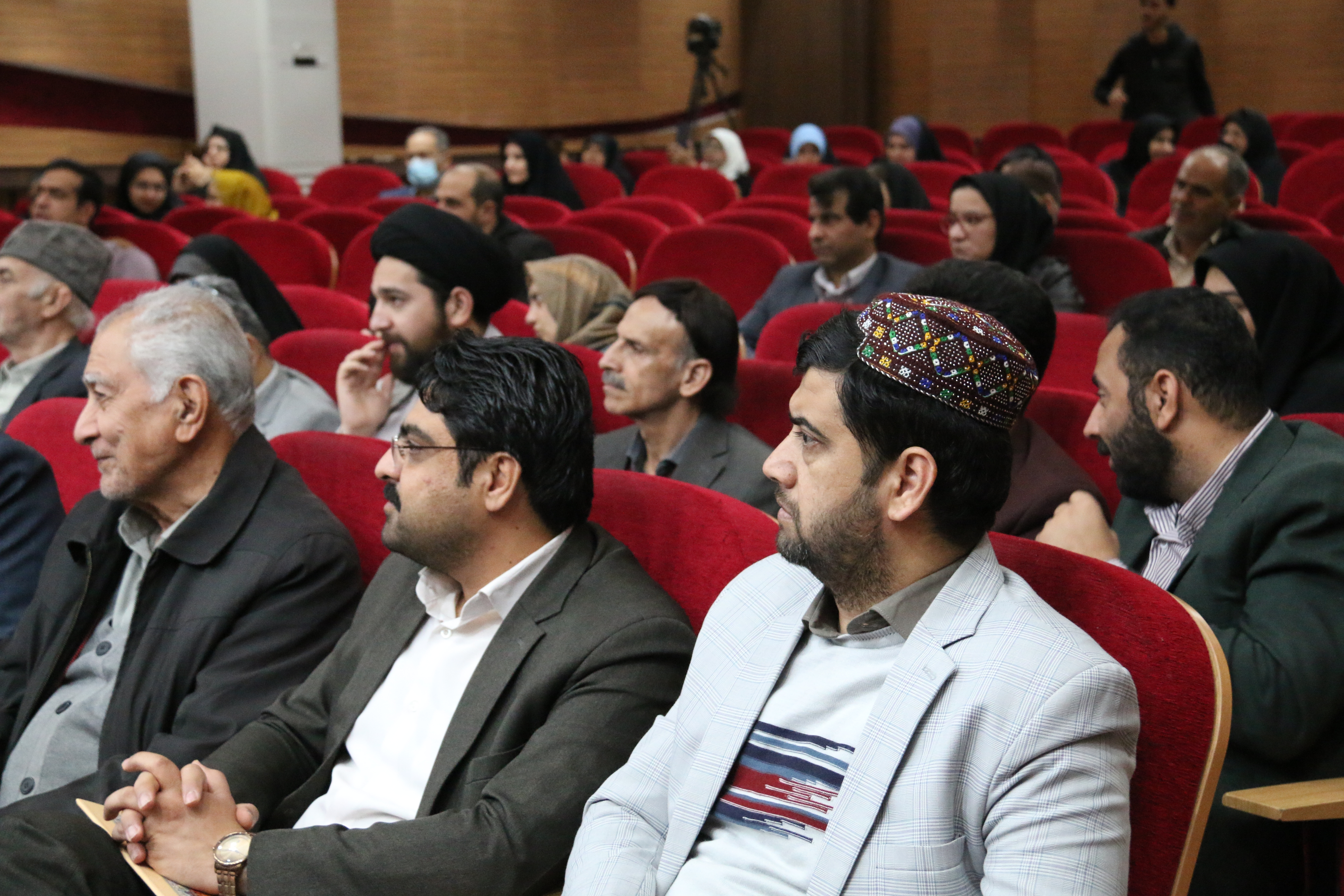 جشنواره بینالمللی شعر و مدیحهسرایی حضرت علی اکبر(ع)؛ فرصتی برای پرورش شاعران جوان و شکوفایی شعر آیینی جشنواره بینالمللی شعر و مدیحهسرایی حضرت علی اکبر(ع)؛ فرصتی برای پرورش شاعران جوان و شکوفایی شعر آیینی