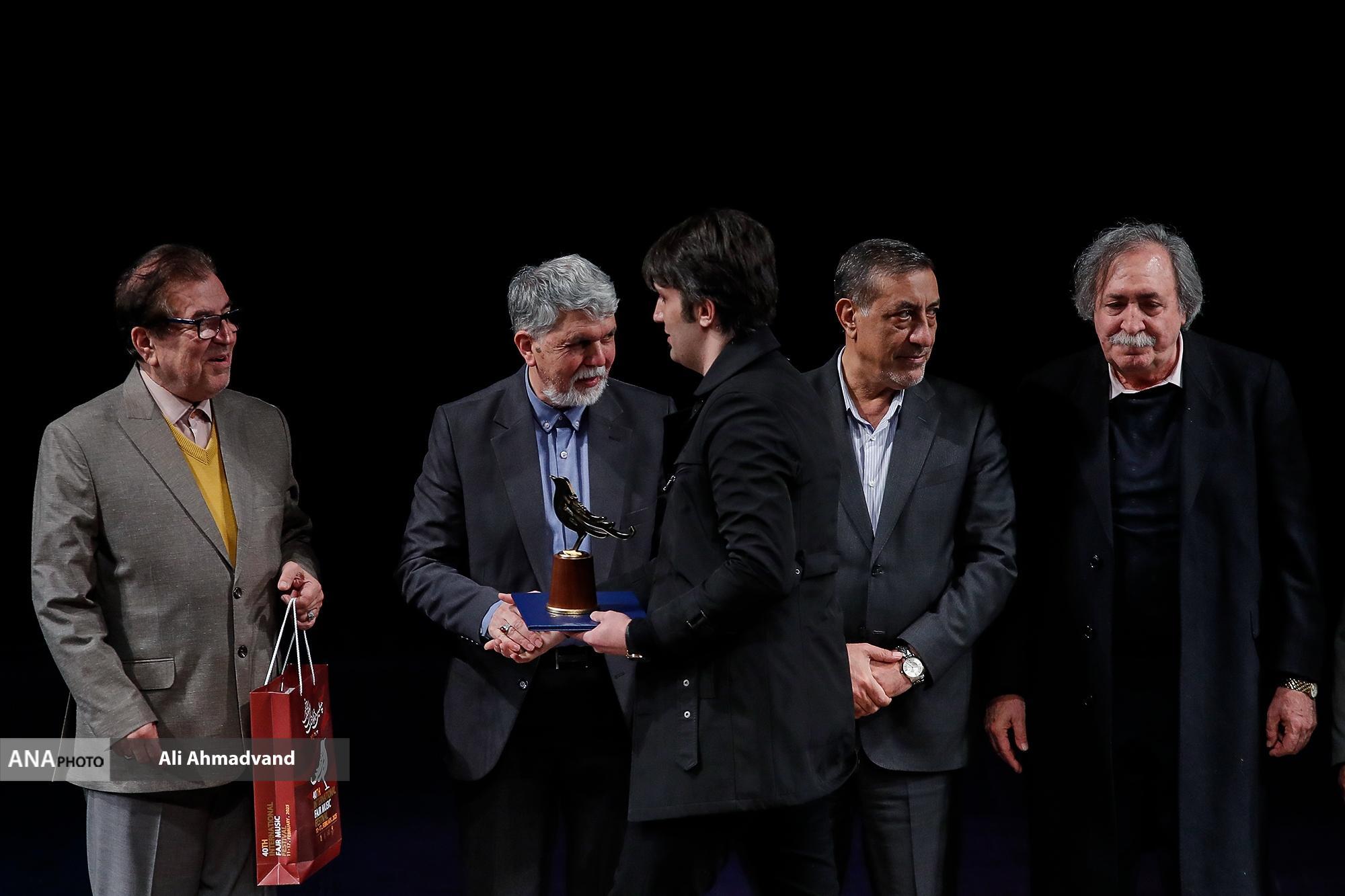 «محسن شریفیان» جایزه «باربَدِ خلاقیت» گرفت؛ سه گروه بانوان جایزه «مانا» «محسن شریفیان» جایزه «باربَدِ خلاقیت» گرفت؛ سه گروه بانوان جایزه «مانا»