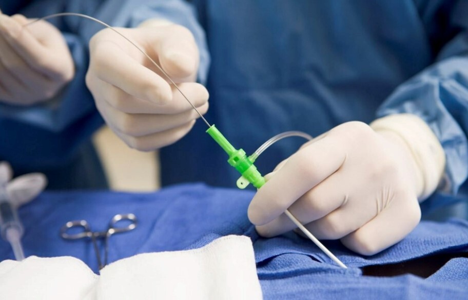 با ساخت تجهیزات حوزه درمان سد تحریمها را شکستیم/ از درمان بیماریهای پوستی تا سرطانها با ساخت تجهیزات حوزه درمان سد تحریمها را شکستیم/ از درمان بیماریهای پوستی تا سرطانها