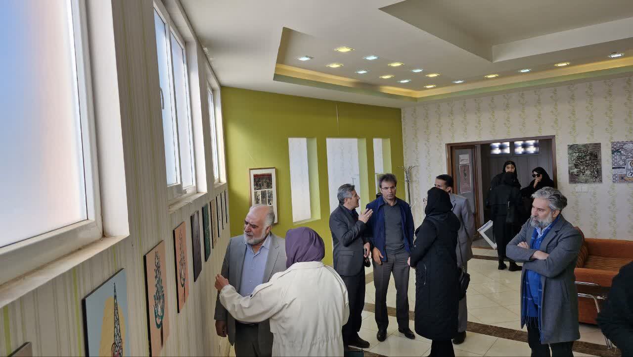 هنر به مثابه روایت؛ خوانشی از حماسه شهدای کرمان در نمایشگاه «جوانه سرو» هنر به مثابه روایت؛ خوانشی از حماسه شهدای کرمان در نمایشگاه «جوانه سرو»