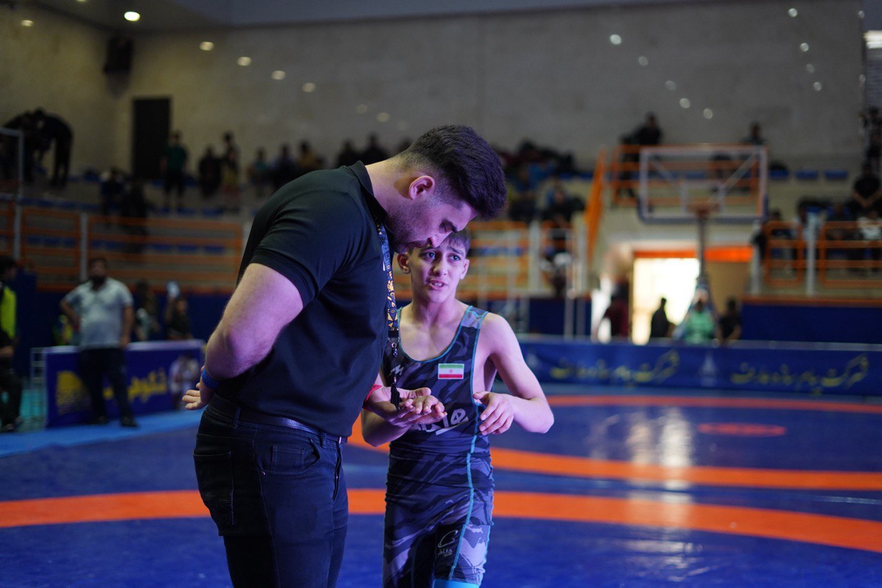 برگزاری جشنواره کشتی فرنگی در اندیمشک؛ 400 نونهال آمدند؛ عبدولی تماشا کرد! برگزاری جشنواره کشتی فرنگی در اندیمشک؛ 400 نونهال آمدند؛ عبدولی تماشا کرد!