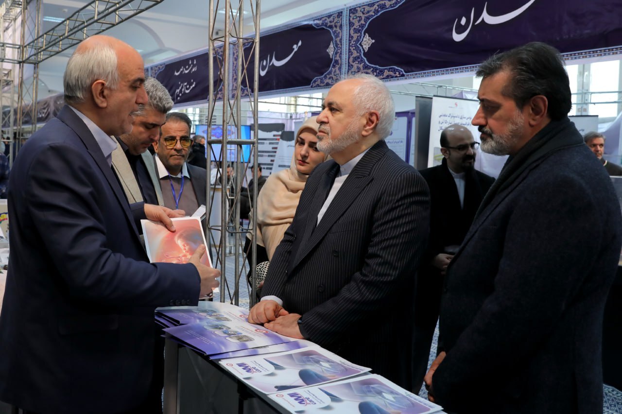 بازدید رئیس‌جمهور از نمایشگاه «پیشگامان پیشرفت»