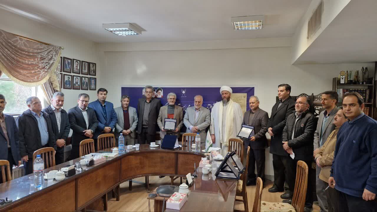 بازنشستگان نشانه و نماد ارزشمندی از تجربه و دانایی هستند بازنشستگان نشانه و نماد ارزشمندی از تجربه و دانایی هستند