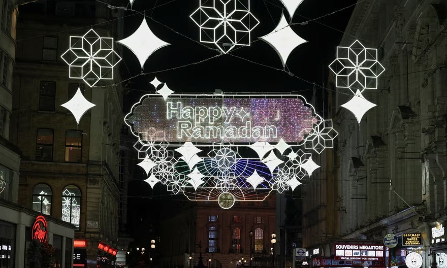 وقتی حال و هوای لندن و فرانکفورت از تهران رمضانیتر است! +فیلم و عکس وقتی حال و هوای لندن و فرانکفورت از تهران رمضانیتر است! +فیلم و عکس