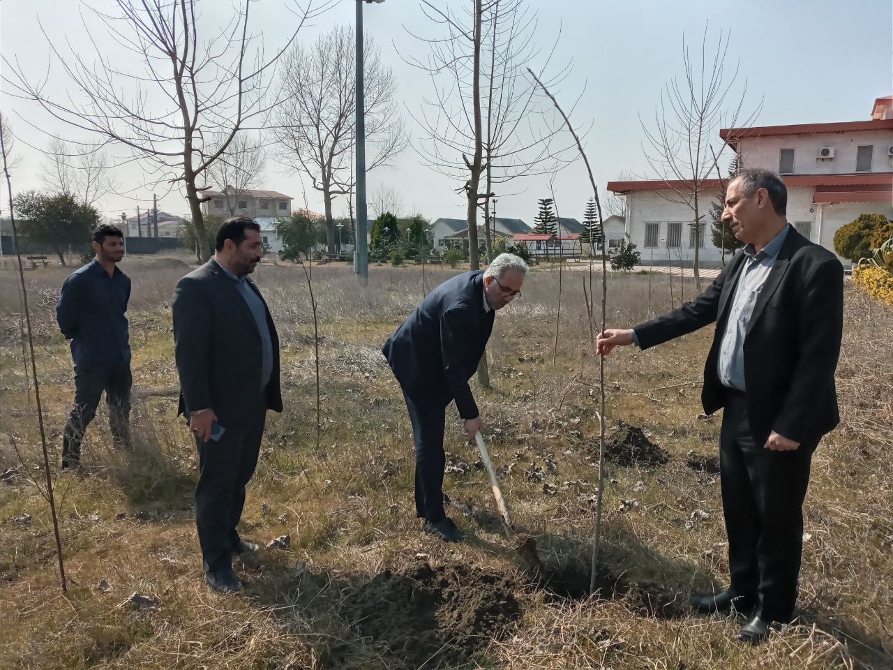 امید در دانشگاه آزاد شکوفا شد؛ نهال‌هایی برای آینده‌ سبزتر