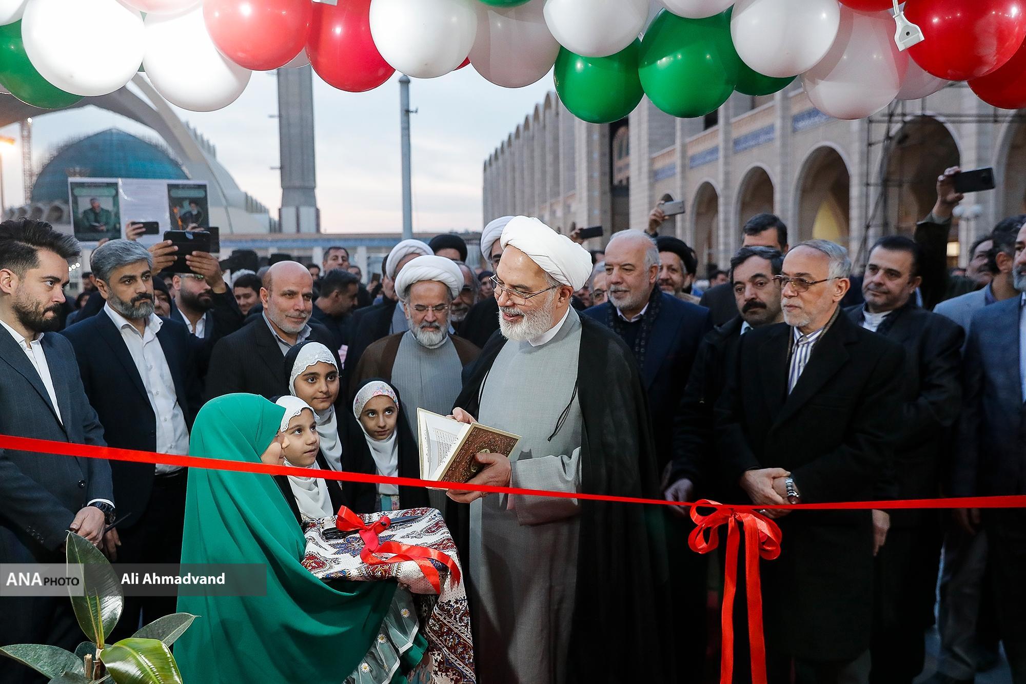آغاز نمایشگاه قرآن کریم در مصلی تهران/ صالحی: قرآن مجید معجزه دیروز، امروز و فرداست آغاز نمایشگاه قرآن کریم در مصلی تهران/ صالحی: قرآن مجید معجزه دیروز، امروز و فرداست
