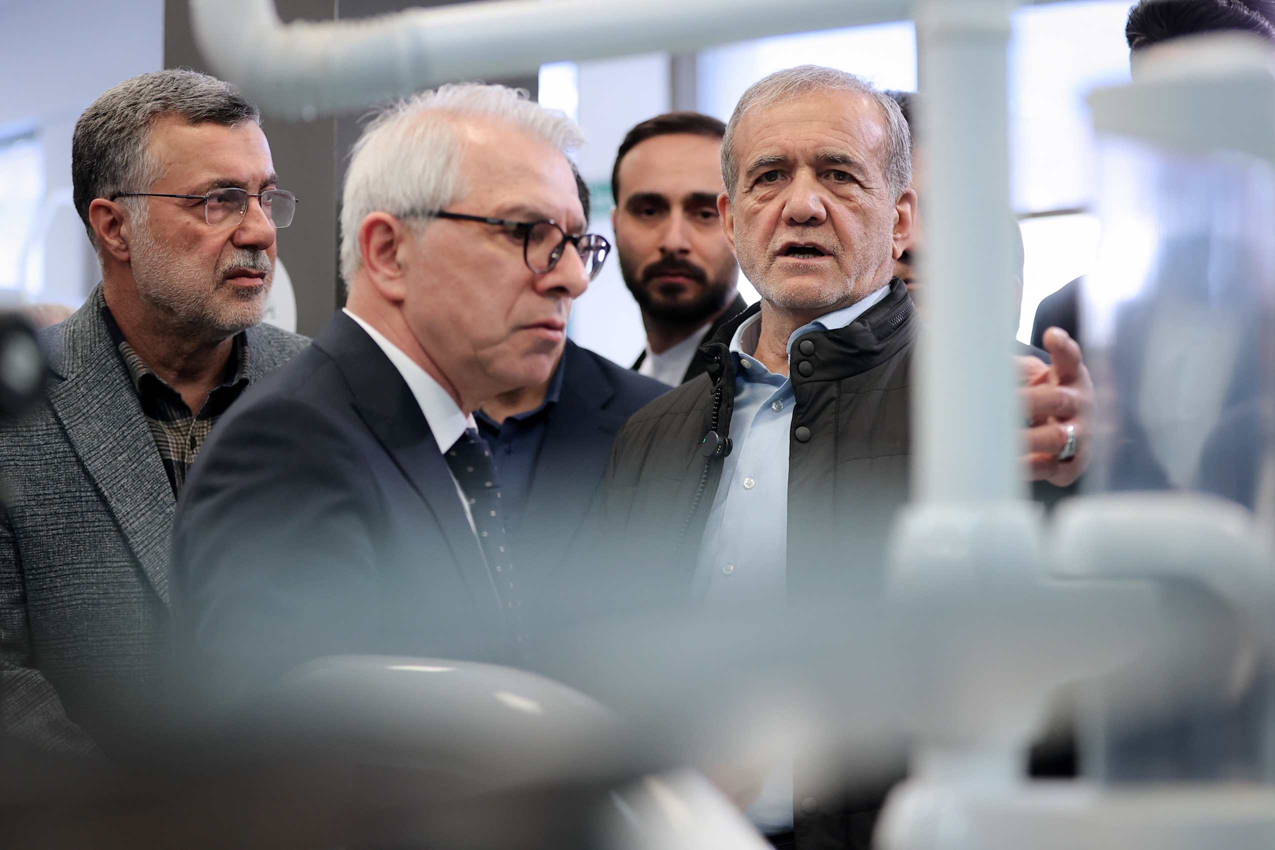 بازدید رئیسجمهور پزشکیان از نمایشگاه دارو و تجهیزات پزشکی +عکس بازدید رئیسجمهور پزشکیان از نمایشگاه دارو و تجهیزات پزشکی +عکس