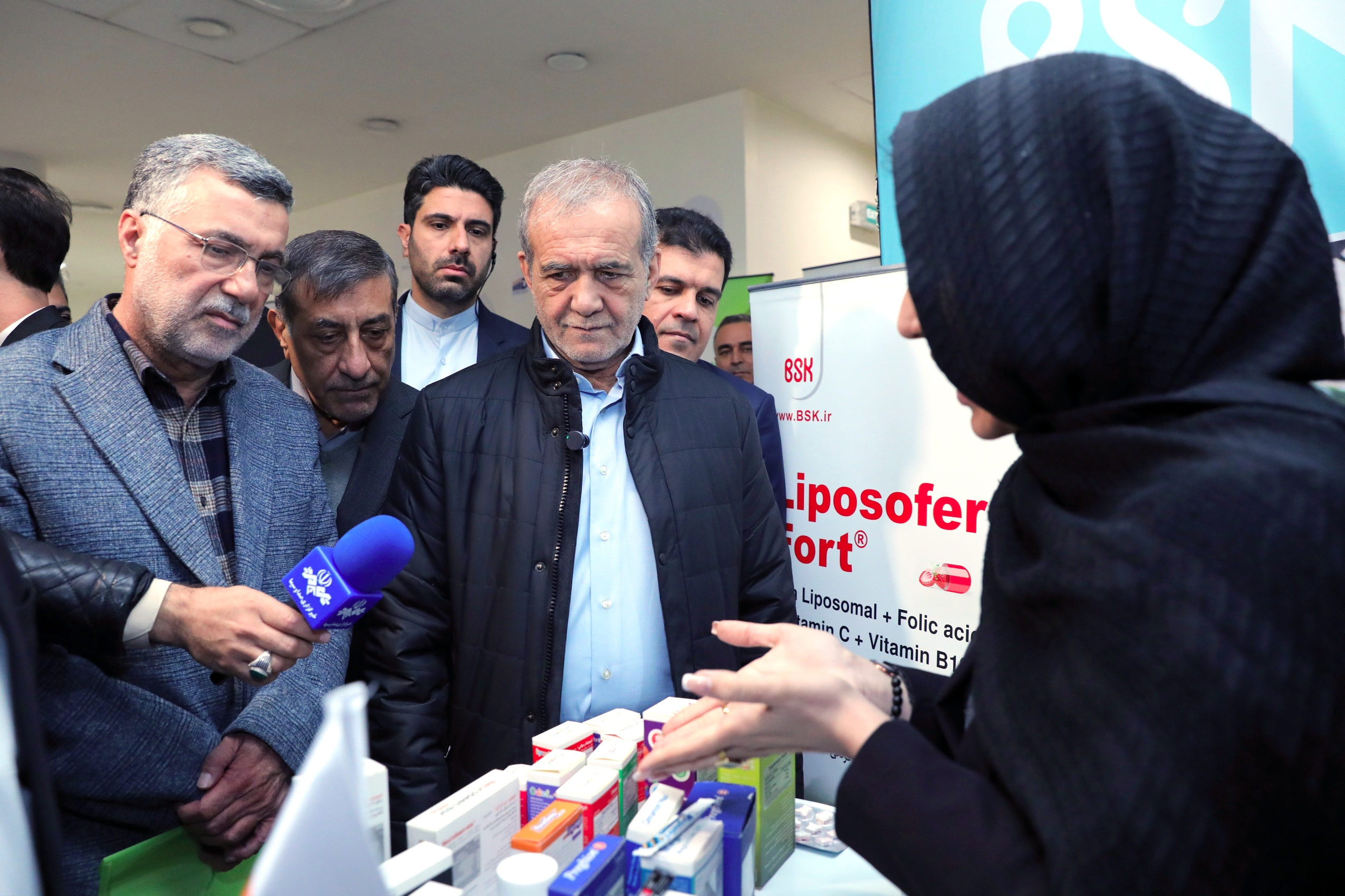 بازدید رئیس‌‌جمهور پزشکیان از نمایشگاه دارو و تجهیزات پزشکی +عکس